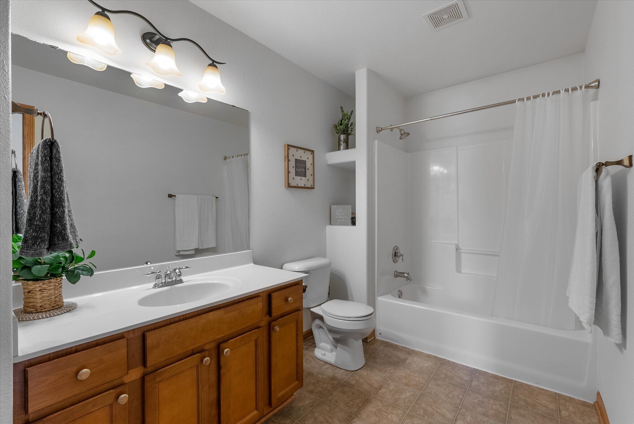 Hall bathroom - 407 Century Oak Dr