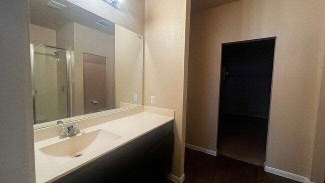 Building Photo - 223 Camellia Dr