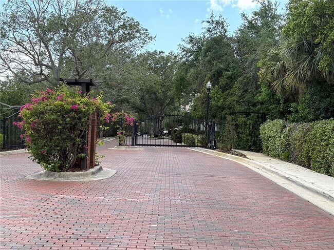 Building Photo - 2856 Bayshore Trails Dr