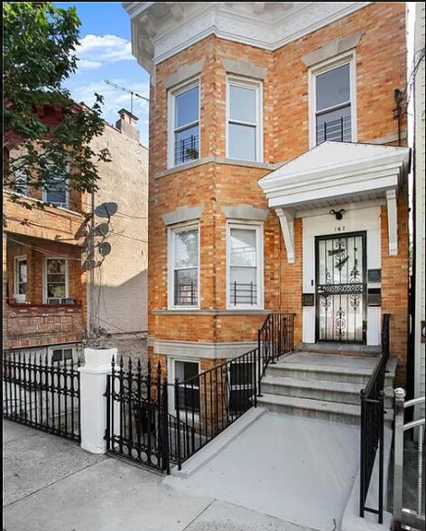Gorgeous Brick Facade - 167 Delancey Plz