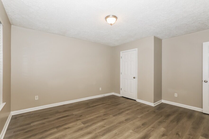 Building Photo - 7430 Royale Ln