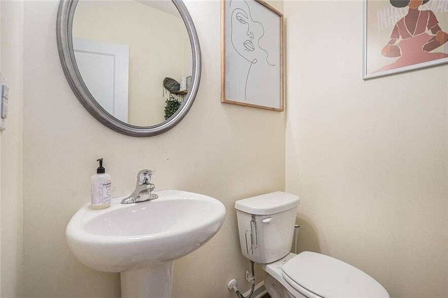 Building Photo - 5526 Donerail St