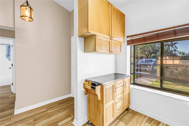 Building Photo - 8415 Gardens Cir