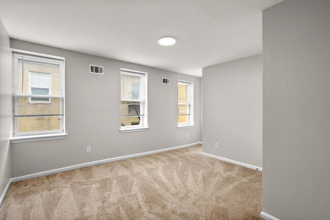 Building Photo - 2022 E Baltimore St