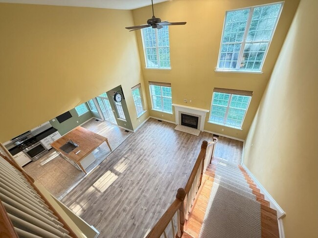 Building Photo - 3145 Pine Valley Way