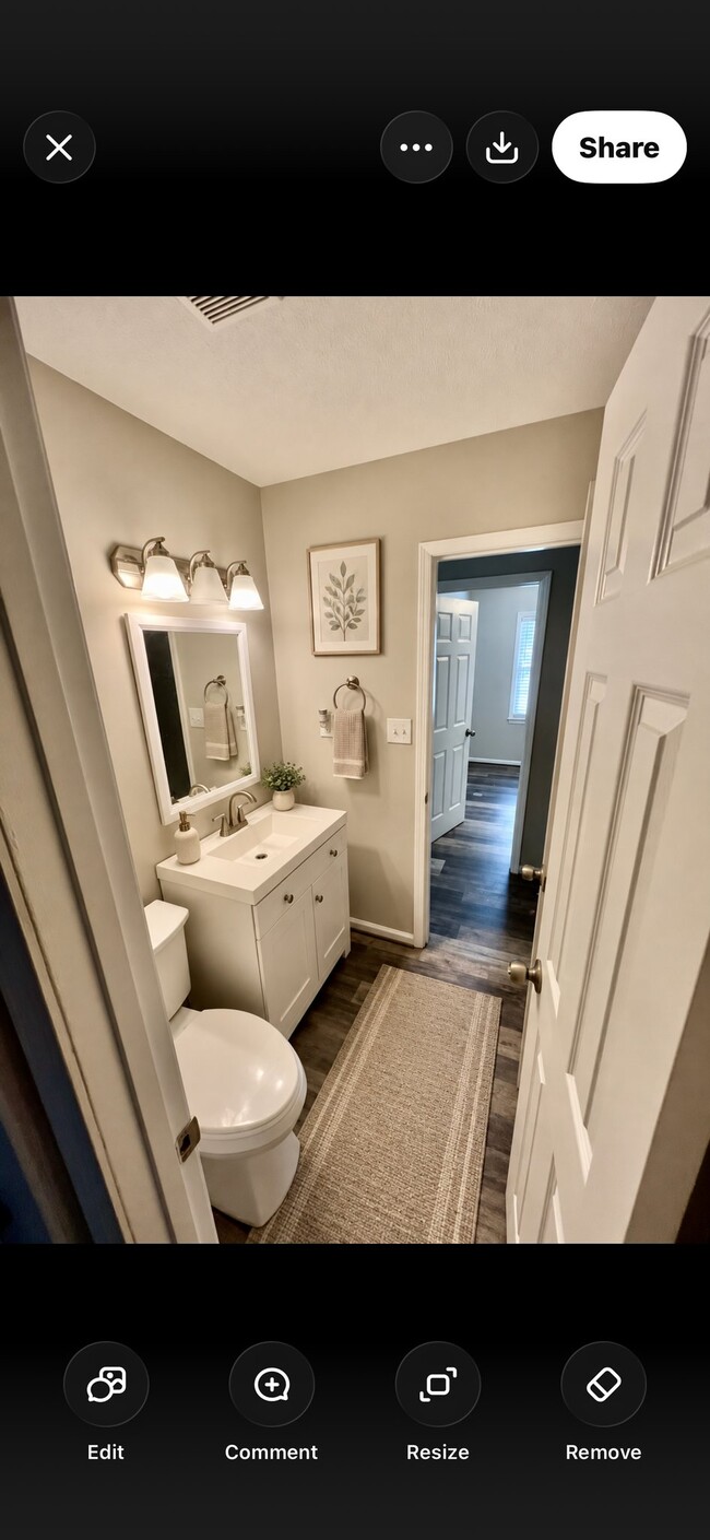 Building Photo - 2220 Mahan Dr