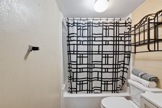 Building Photo - 1012 12th St