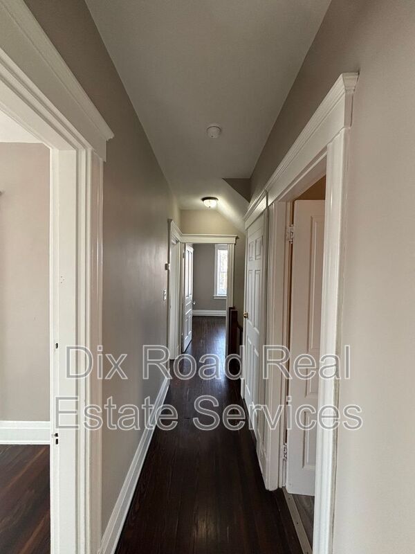 Building Photo - 810 Sunset Ave