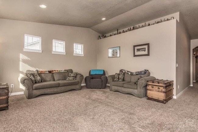 Building Photo - 4368 SW Umatilla Ave