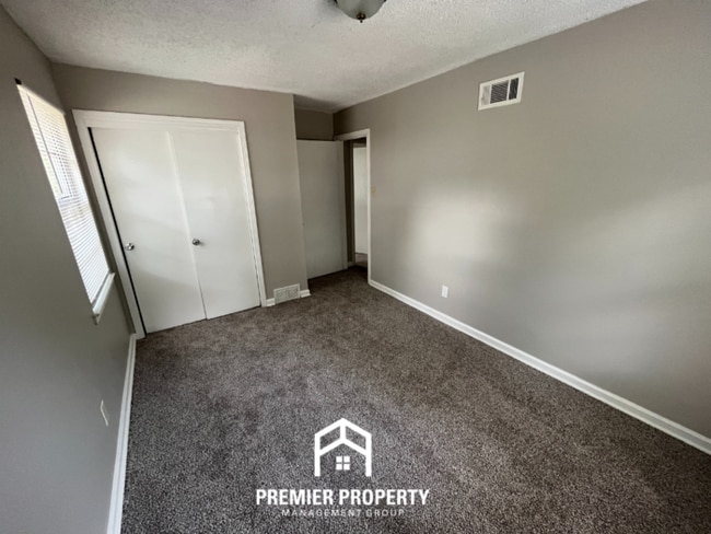 Building Photo - 5580 Lochinvar Rd