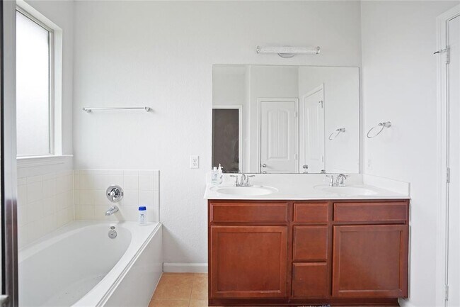 Building Photo - 22322 Albee Dr