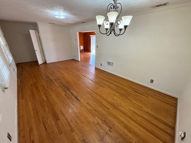 Building Photo - Room in House on Pleasant Hill Rd