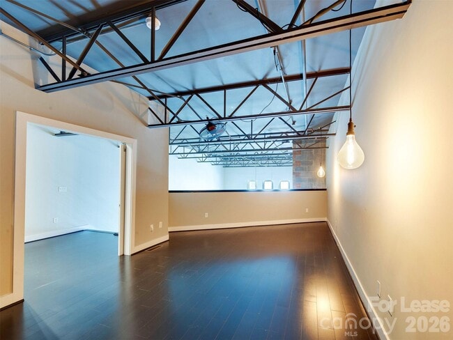 Building Photo - 927 Westmere Ave