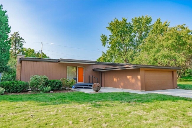 Building Photo - 5813 Anchorage Ave