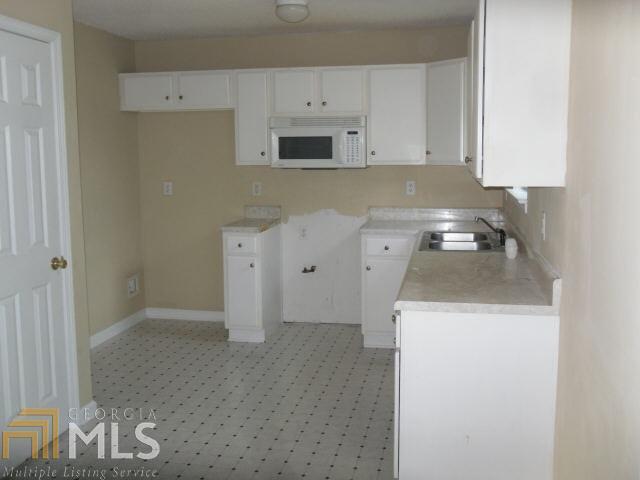 Building Photo - 3010 Stonebridge Creek Dr
