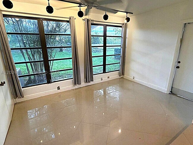 Building Photo - 6620 Tiburon Cir