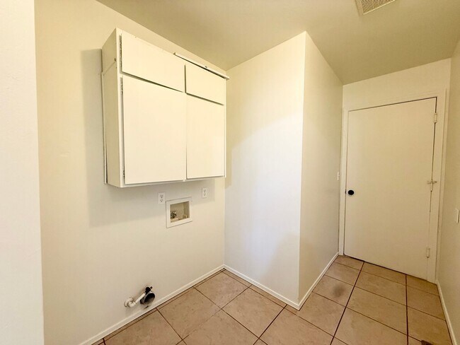 Building Photo - 9490 E Catalina Dr