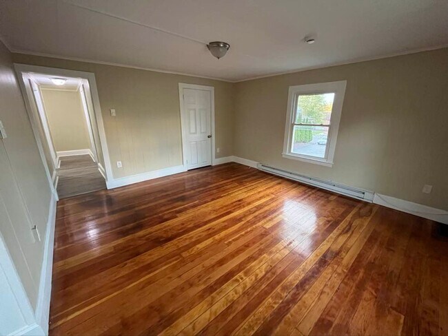 Building Photo - Gorgeous 1-bedroom, Second floor! Apartmen...