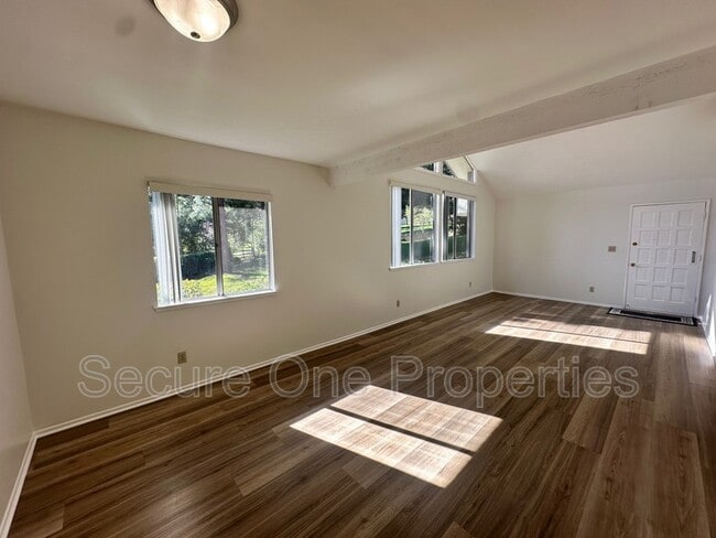 Building Photo - 10020 Larwin Ave