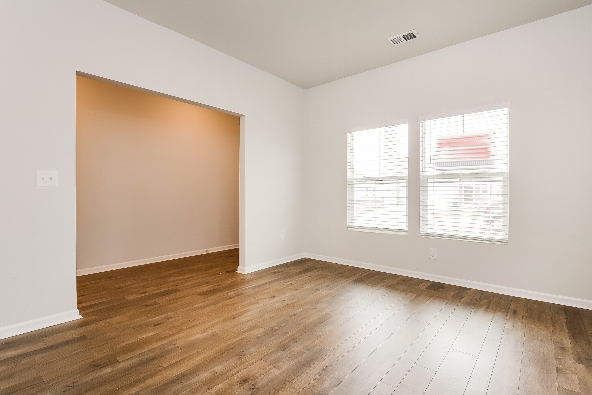 Building Photo - 116 S Reindeer Rd