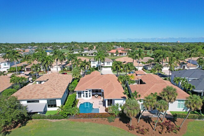 Building Photo - 528 Les Jardin Dr