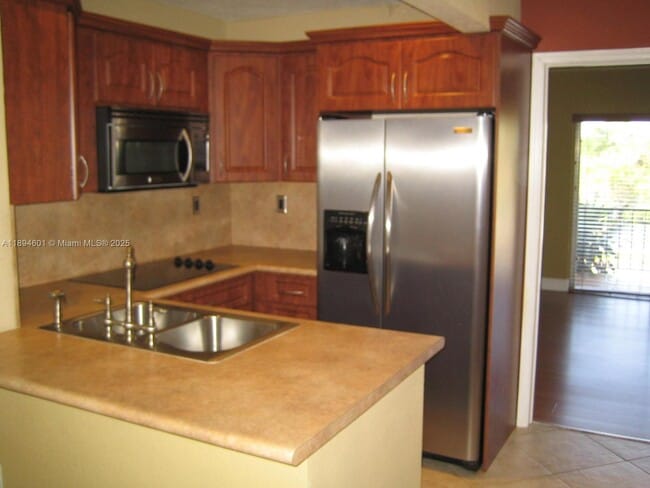 Building Photo - 10824 N Kendall Dr