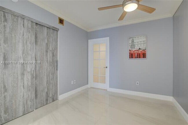 Building Photo - 1830 S Ocean Dr