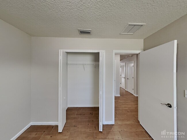 Building Photo - 75013 Brookwood Dr