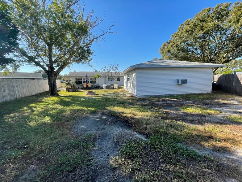 Building Photo - 2906 Sandpointe Dr