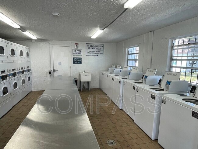 Building Photo - 9101 W Hillsborough Ave