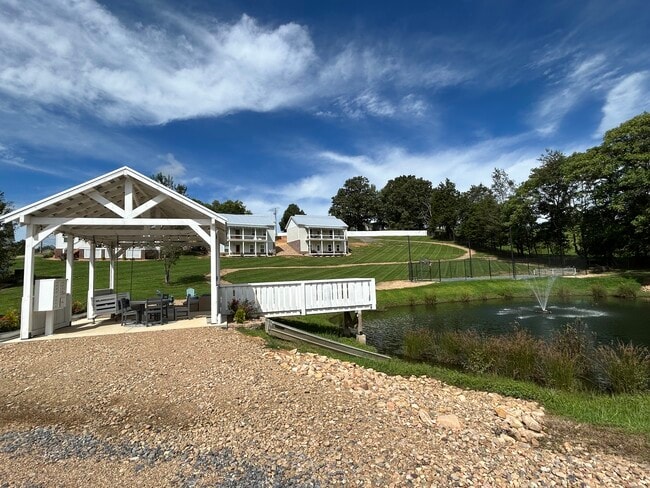 Building Photo - 233 Auttie Cir