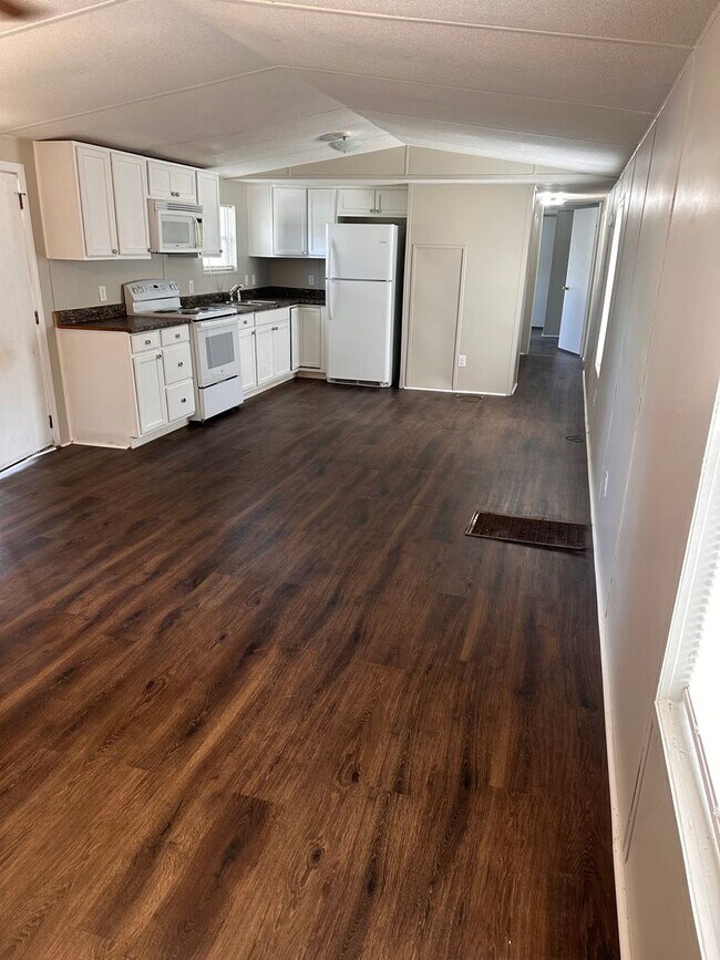 Building Photo - 4451 Goldfinch Way
