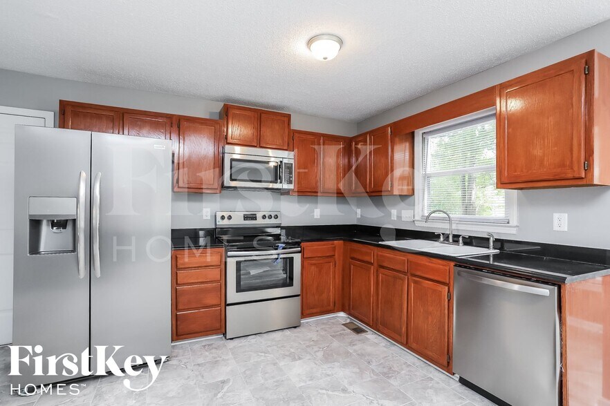 Building Photo - 4905 Chimney Springs Dr