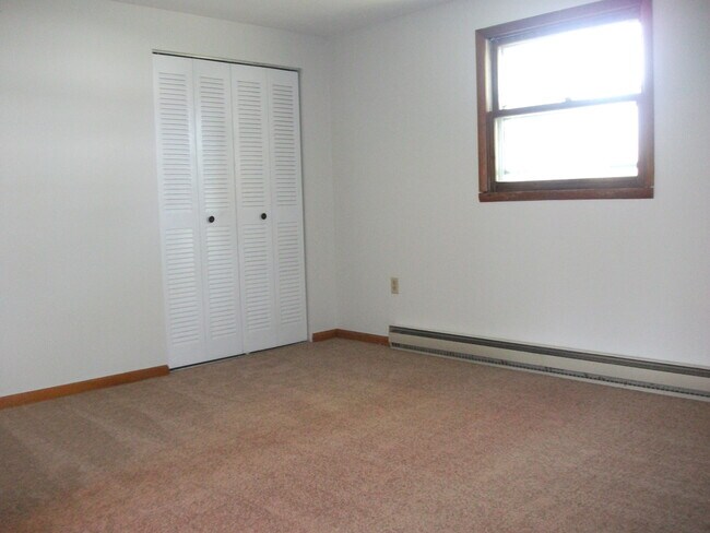 Building Photo - 628 Sunflower Dr