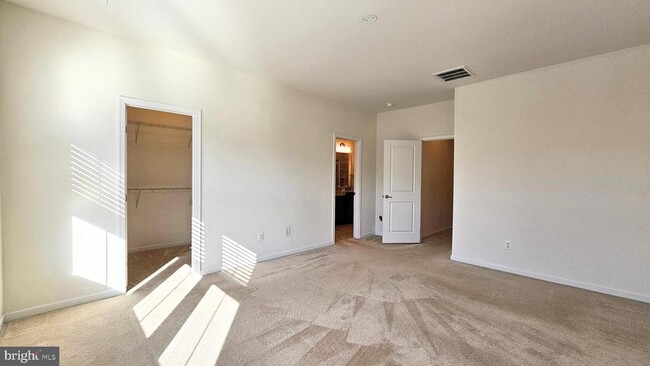 Building Photo - 43369 Southland St