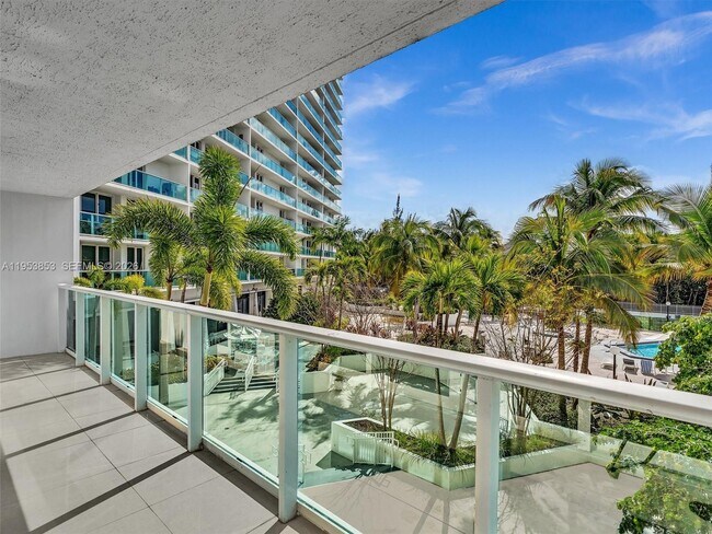 Building Photo - 100 Bayview Dr