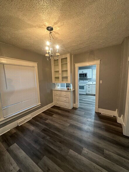 Building Photo - 1504 8th St