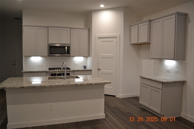 Building Photo - 1613 Sunbend Ln