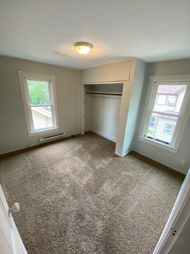 Building Photo - 104 8th St NW