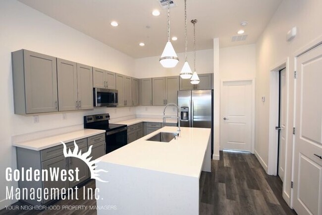 Building Photo - Sophisticated 4Bdm 4Ba New Build Townhome