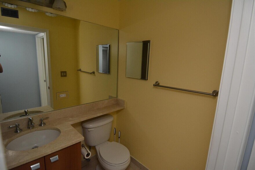 Building Photo - 1285 Crystal Way