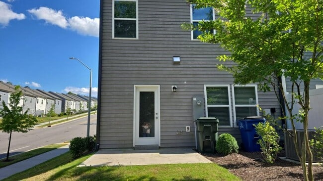 Building Photo - 3315 Oak Pass Dr