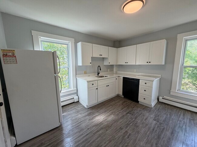 Building Photo - 93 Bellevue Ave