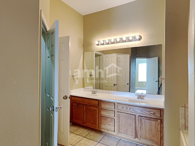 Building Photo - 1200 Seneca Pl