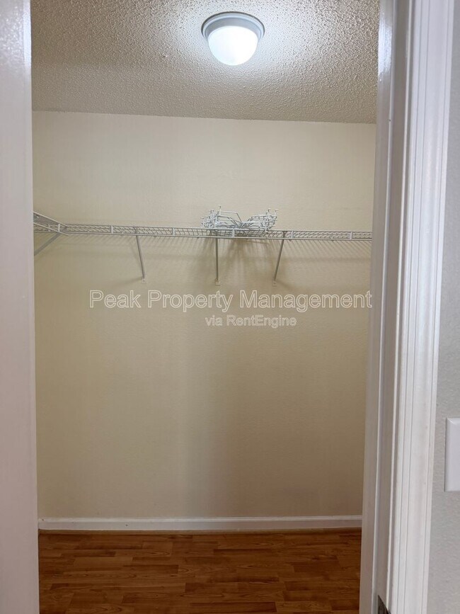 Building Photo - 9411 Links Ln