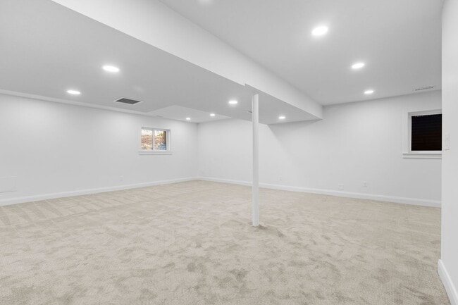 Building Photo - Elevated 5-Bedroom Home in Sandy, UT with ...