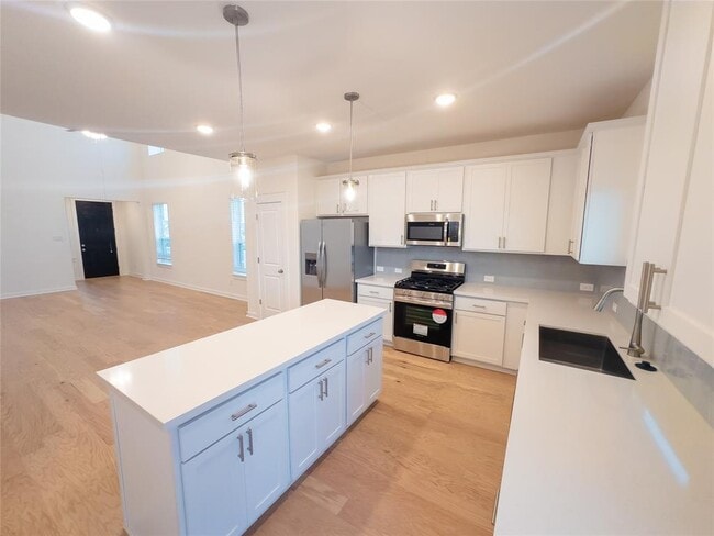 Building Photo - 198 Shackleton Dr