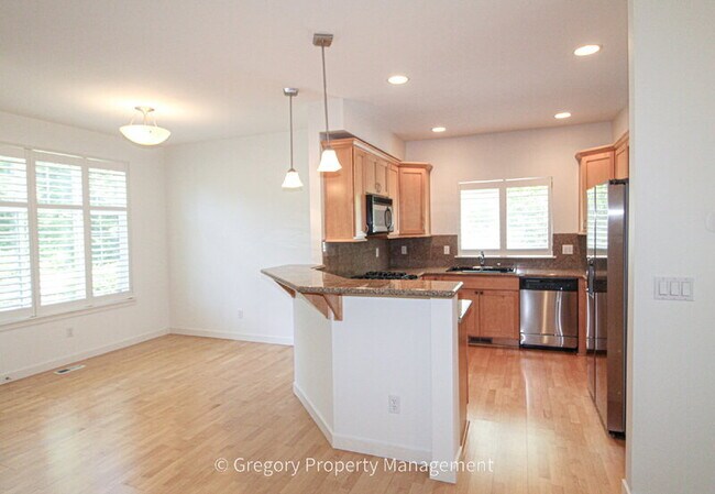 Building Photo - 13824 N Creek Dr