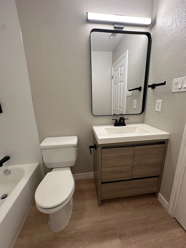 Building Photo - 12101 Scissortail Dr
