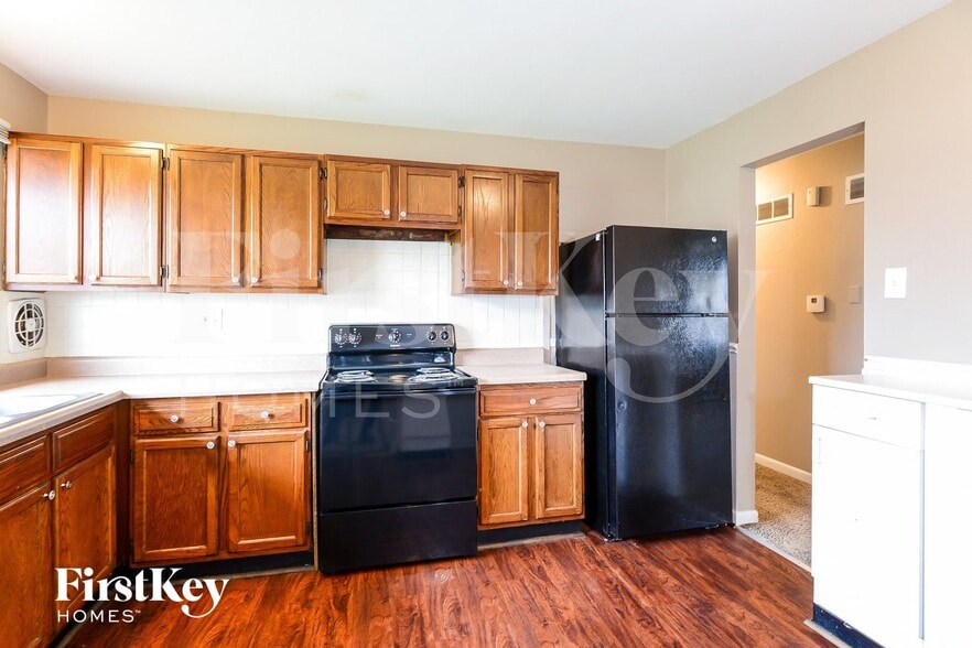 Building Photo - 825 Manresa Ln